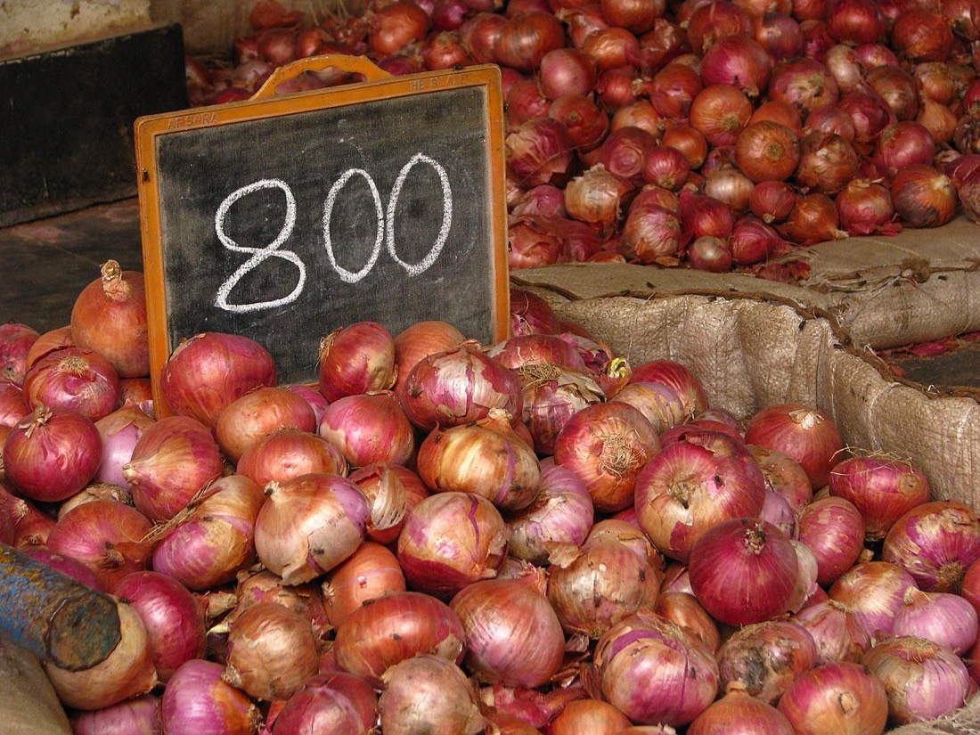 Onions stacked for sale at Koyambedu market in Chennai, the vegetable whose 48% price rise drove India's August 2026 inflation to 4.82%