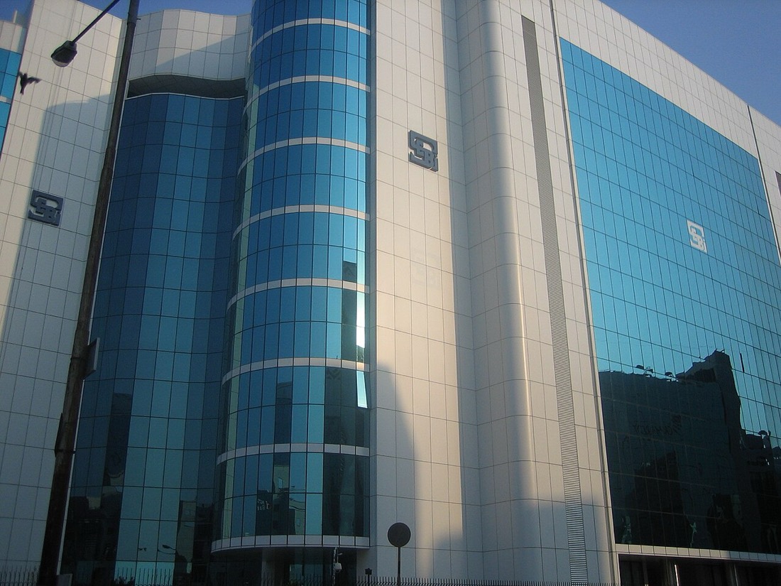 SEBI Bhavan in Mumbai, headquarters of the Securities and Exchange Board of India, whose disclosure rules make institutional buying visible in public data